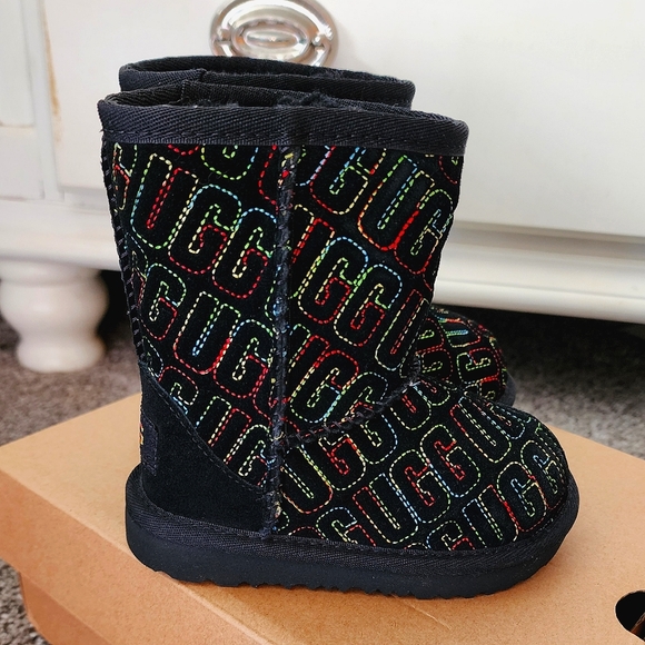 UGG-Classic II Graphic Stitch Suede Boot (Toddler) - Picture 1 of 6